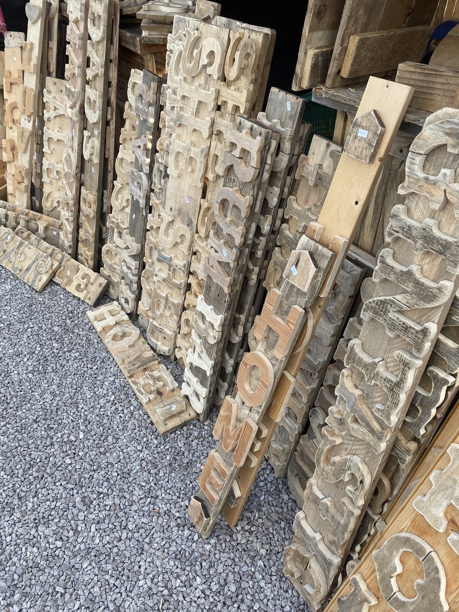 scrapwoodjunkie's tweet photo. #EarlyBiz #MadeWithLove #reclaimedtimber #shoplocal #rusticsigns https://t.co/qse8U1FAlW