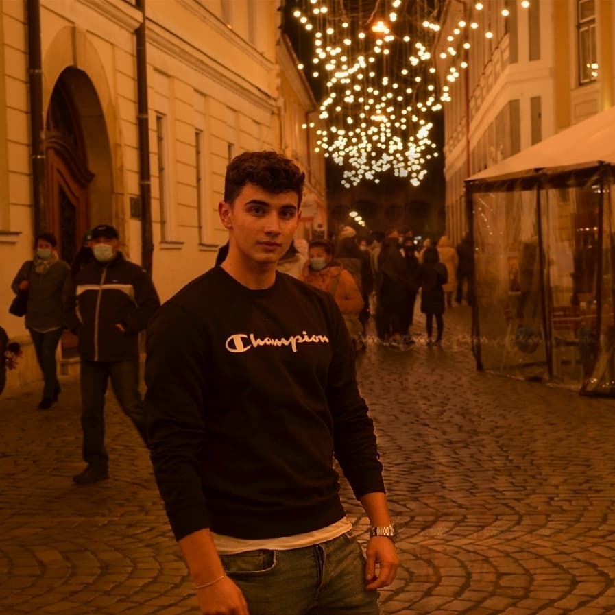 IGbaits's tweet photo. Paul got a girlfriend but want to explore more. 🥺 https://t.co/7rIaOGX34V