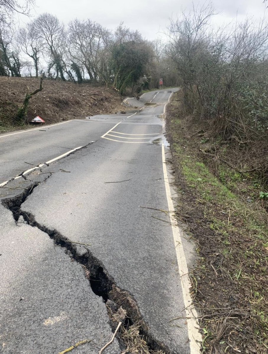bookmadlady's tweet image. Here’s a little update on the road near me…first two pictures were just after #StormEunice and the last two pictures were two weeks later! I’m guessing they are probably going to open it up as a tourist attraction to earn money for repairs 😱