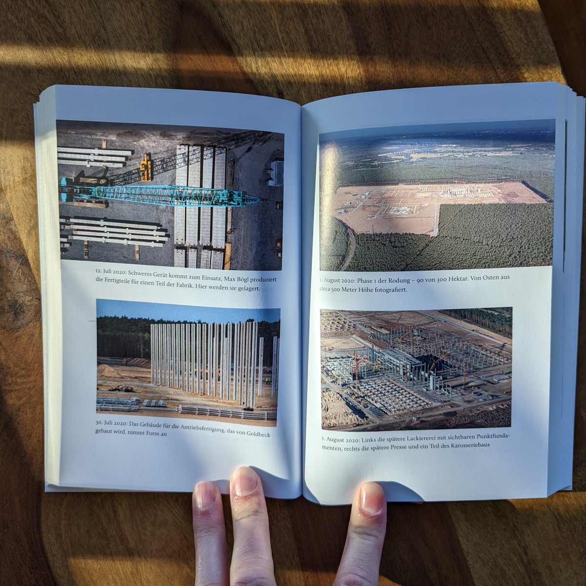 Zur Veröffentlichung des Buches "Tesla Gigafactory - Fluch oder Segen" von Wolfgang Bauernfeind mit 64 von mir erstellten Fotos, verlose ich zwei Bücher unter denen, die diesen Beitrag teilen.
Die Gewinner gebe ich am 17.03. bekannt. 

mitteldeutscherverlag.de/geschichte/kul…

#TeslaBuchVerlosung