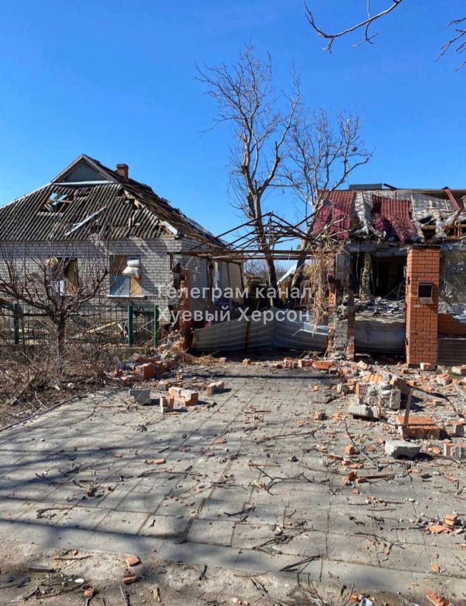 Houses after "Russian peace"...it's 2 km from me😟
#StopRussia #ClosetheSkyoverUkraine #Kherson #StopWarInUkraine #StopPutin