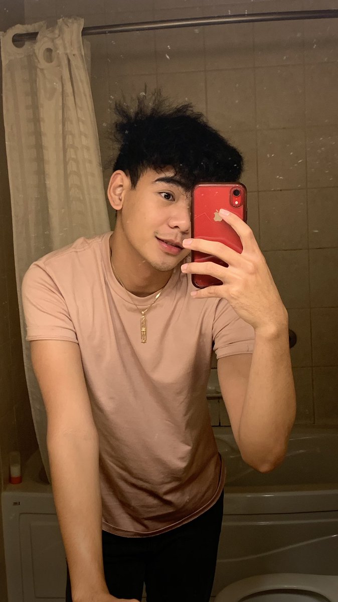 notkyron's tweet photo. Mirror shots sa cr HAHAHA https://t.co/bqqI7w55G1