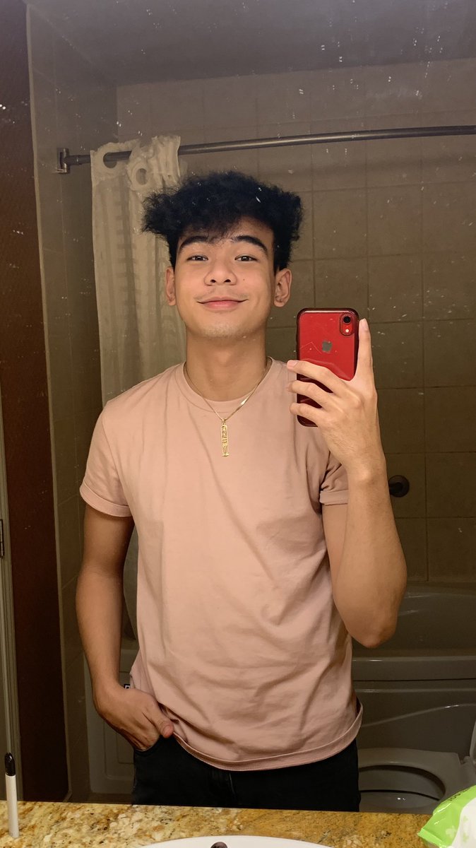 notkyron's tweet photo. Mirror shots sa cr HAHAHA https://t.co/bqqI7w55G1