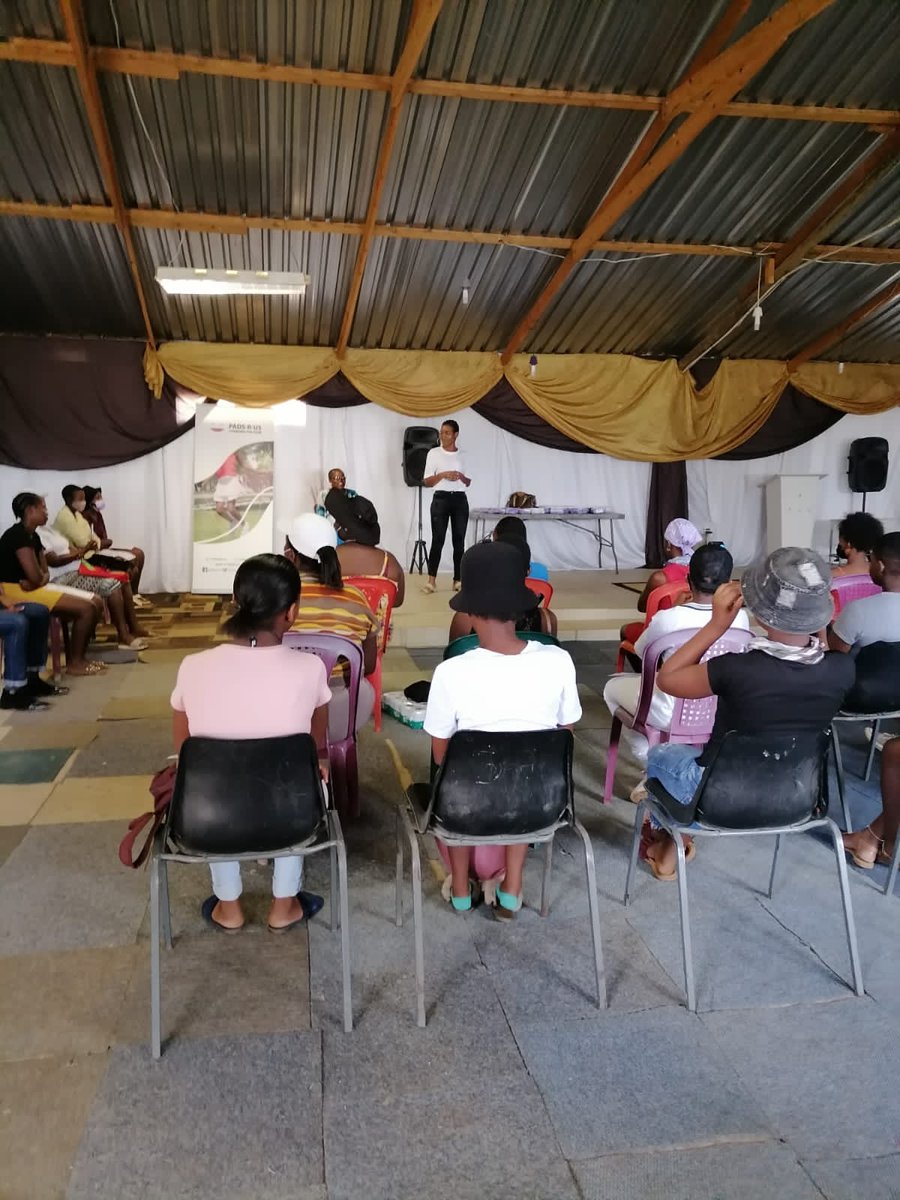 padsrus16's tweet photo. Started our day yesterday at Orange Farm, we were invited by @NkhumisePride to give a Period Talk to women and girls in her community.

We loved how men engaged and asked for clarity in this topic to be better dads, partners and friends. 

#ChangingTheFlow
#EndPeriodPoverty
🤍 https://t.co/GZxc72FY6b