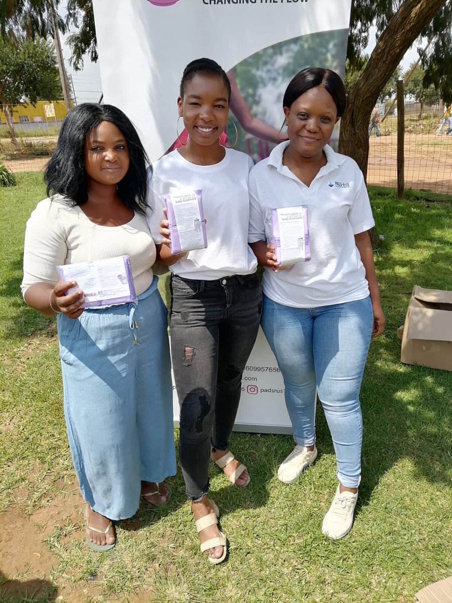 padsrus16's tweet photo. Started our day yesterday at Orange Farm, we were invited by @NkhumisePride to give a Period Talk to women and girls in her community.

We loved how men engaged and asked for clarity in this topic to be better dads, partners and friends. 

#ChangingTheFlow
#EndPeriodPoverty
🤍 https://t.co/GZxc72FY6b