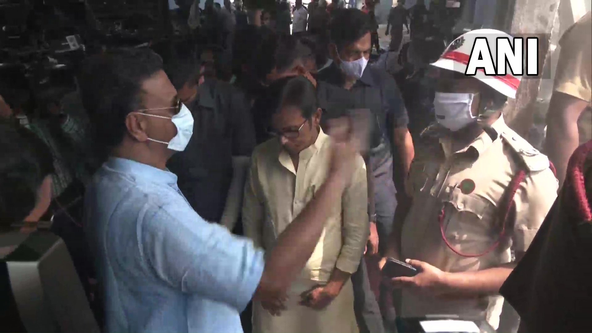 ANI on Twitter "West Bengal Kolkata Mayor Firhad Hakim inspects the site of Tangra fire