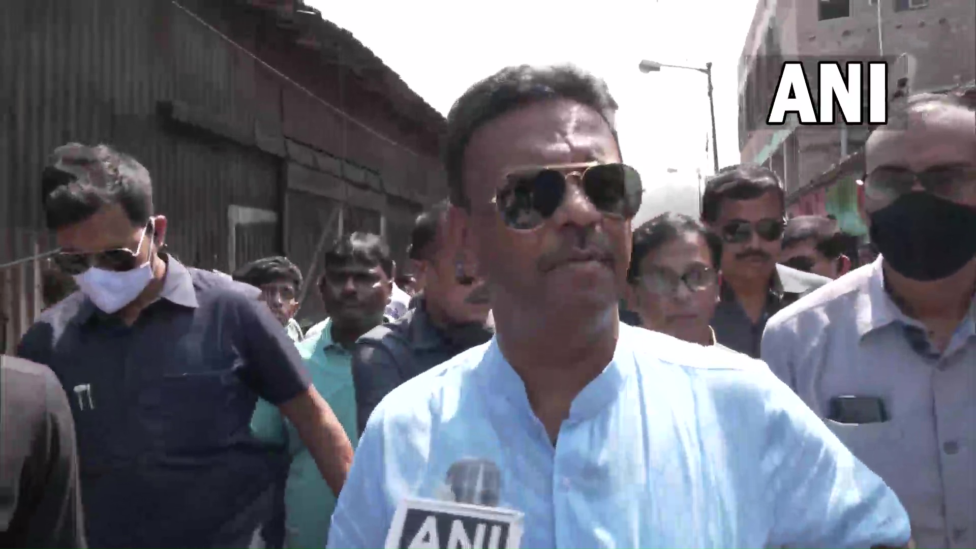 ANI on Twitter "West Bengal Kolkata Mayor Firhad Hakim inspects the site of Tangra fire
