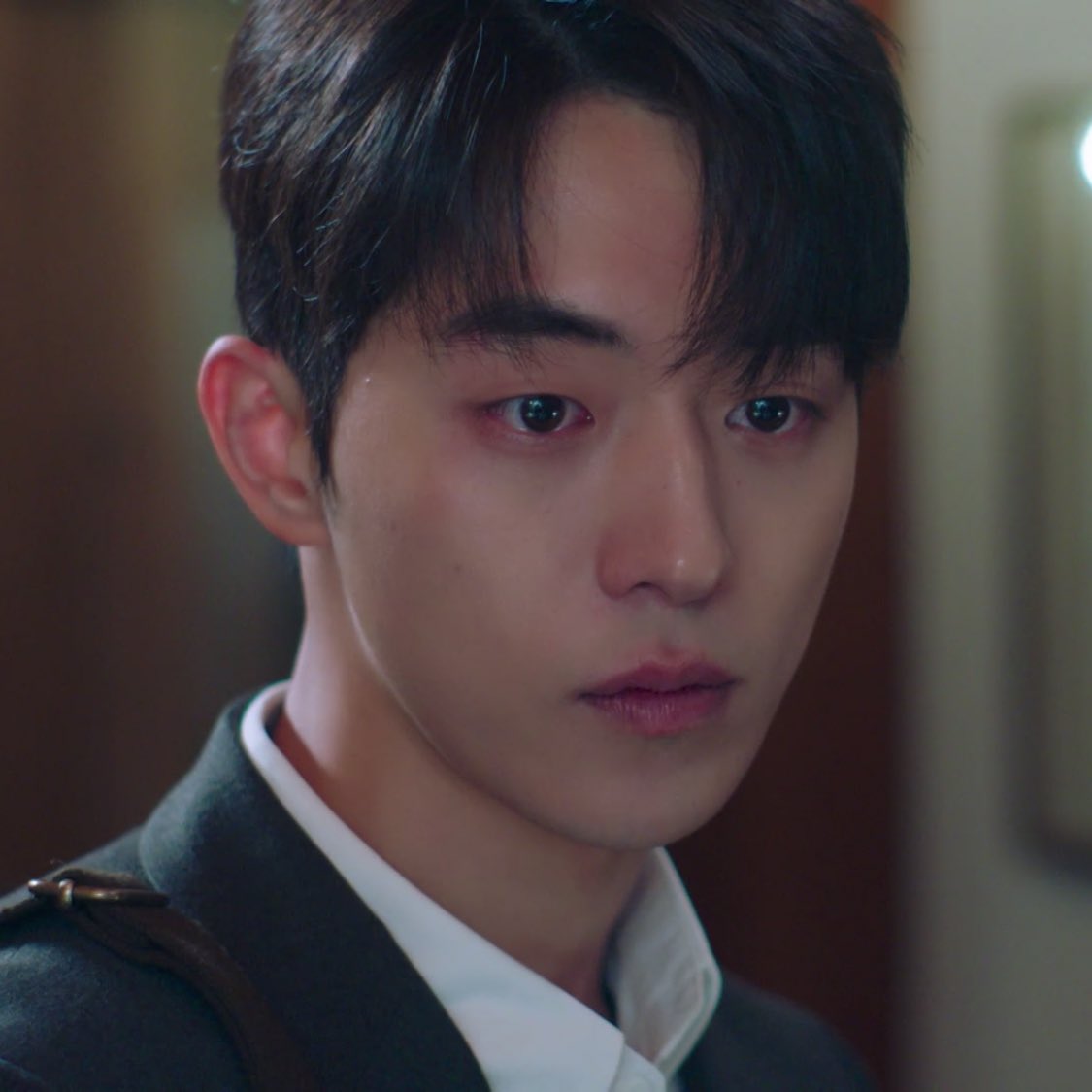 loverdramas's tweet photo. 남주혁 연기 좋은 점 팔만대장경 쓰고싶어
힘 빼고 자연스럽게 한다 생각했는데 회차 지날수록 보니까 톤 조절을 너무 잘함 희도한테 다정할때 걱정될때 구원받을때 금쪽이들 대할때 기자로서 뛰어다닐때 빚 때문에 힘들때 . .
잘하는 캐를 맡았다기 보단 본인이 무르익었다고 봄 https://t.co/4Ctp0GiQVs