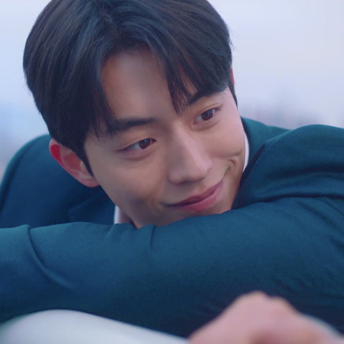 loverdramas's tweet photo. 남주혁 연기 좋은 점 팔만대장경 쓰고싶어
힘 빼고 자연스럽게 한다 생각했는데 회차 지날수록 보니까 톤 조절을 너무 잘함 희도한테 다정할때 걱정될때 구원받을때 금쪽이들 대할때 기자로서 뛰어다닐때 빚 때문에 힘들때 . .
잘하는 캐를 맡았다기 보단 본인이 무르익었다고 봄 https://t.co/4Ctp0GiQVs