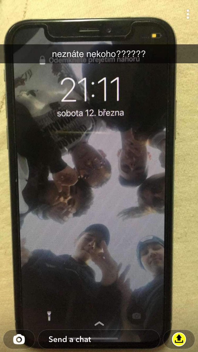 umiracek's tweet photo. ve Zline ve Flipu se nasel iPhone X, neznate nekoho z tapety nebo nevite, ze nekdo postrada tento telefon?

rt moc pomuze! https://t.co/aFMnnFN44e