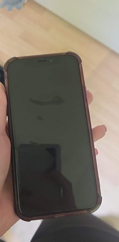 umiracek's tweet photo. ve Zline ve Flipu se nasel iPhone X, neznate nekoho z tapety nebo nevite, ze nekdo postrada tento telefon?

rt moc pomuze! https://t.co/aFMnnFN44e