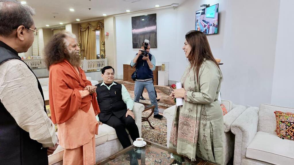 M_Lekhi's tweet photo. Yoga is an invaluable gift of India to the World, which focuses on the unity of mind and body. Highlighted the significance of Yoga in transcending us from stress to strength and from negativity to creativity. #Yoga is a way of life to reach our higher self. 🧘‍♀️🙏 #AmritMahotsav https://t.co/tMjPpXj6eE