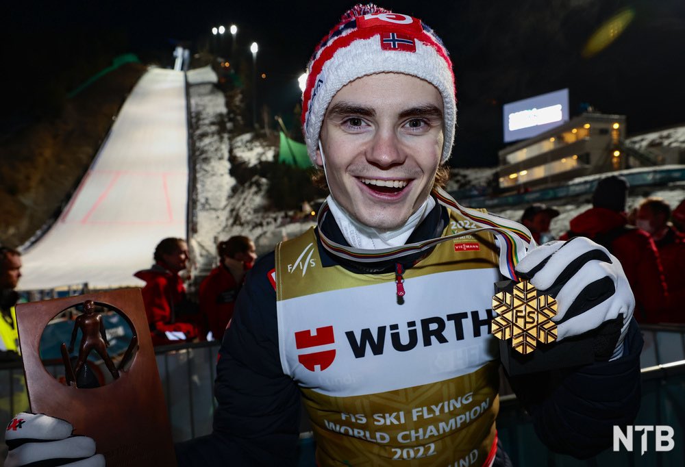Norskijump's tweet photo. Listen over 🇳🇴 verdensmestere i skiflyging 🥇

▪️1988: Ole Gunnar Fidjestøl ▪️2004: Roar Ljøkelsøy ▪️2006: Roar Ljøkelsøy ▪️2018: Daniel-André Tande ▪️2022: Marius Lindvik https://t.co/FSOpIyyoDM