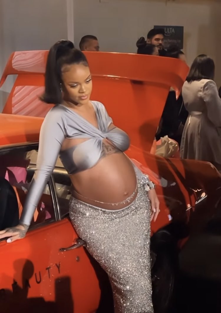 FENTYLOOK (@thefentylook) on Twitter photo 