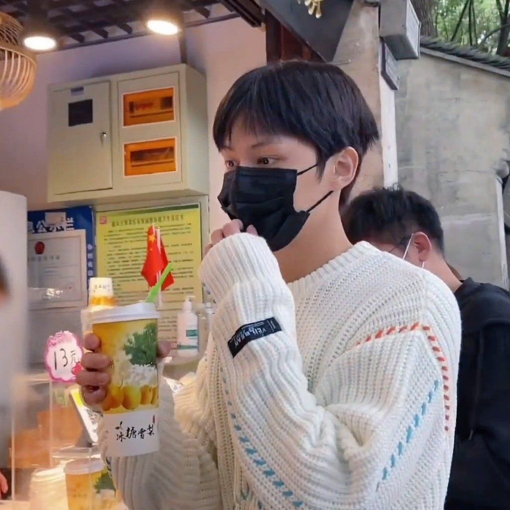 W0NULUXE's tweet photo. just wen junhui being the cutest !

- a thread : https://t.co/bPCDxbPmPV