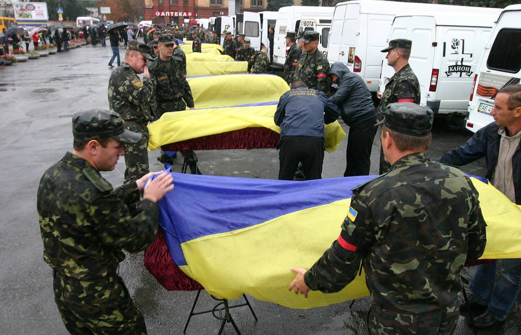 lesiavasylenko's tweet image. #WarDay #18: 1300 #Ukraine soldiers killed by #Russia. All heroes who stood bravely for our land. We thank you 🙏 We continue to fight for 🇺🇦