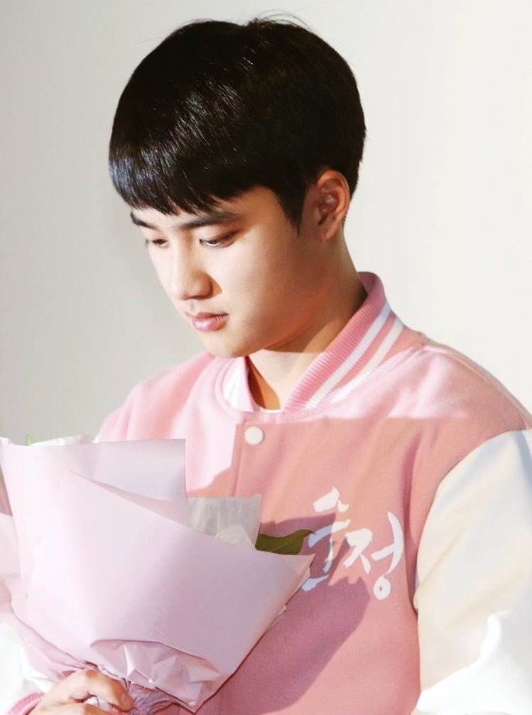 백도 알오물 보고싶다
만인의 짝사랑 알파 백.. 졸업 앞두고 갑자기 담달에 결혼한다고 해서 다들 깜짝 놀랄 듯. 상대 누구냐니까 그냥 말없이 웃기만해서 다들 궁금해했는데 알고봤더니 같은 과 동기 도가 예비신랑이었던😱 언제부터? 둘이 붙어다닌 적 없잖아.하면 암튼 꼭 와라~ 하고 자리 뜨는 백(