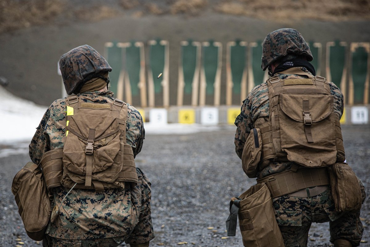 #Marines with @iimefmarines conduct a live-fire range to prepare for Exercise Cold Response 2022 in Bodø, Norway, on March 10. 

#ColdResponse22 is a biennial exercise with participation from 27 @NATO allied nations and partners.

#AlliesAndPartners @USMC