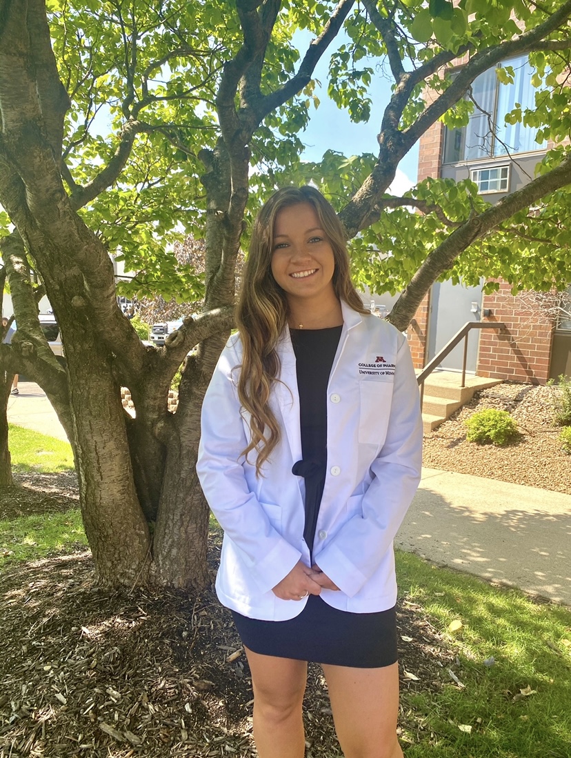 MNpoisoncenter's tweet photo. Meet Jocie. I joined the poison center in 2020 as an intern. I'm in my 2nd year of pharmacy school at the University of Minnesota. I decided to go to pharmacy school to help patients. I love working @MNpoisoncenter because I learn every day and help callers stay safe! #PoisonHelp https://t.co/wUqS9dzXgL