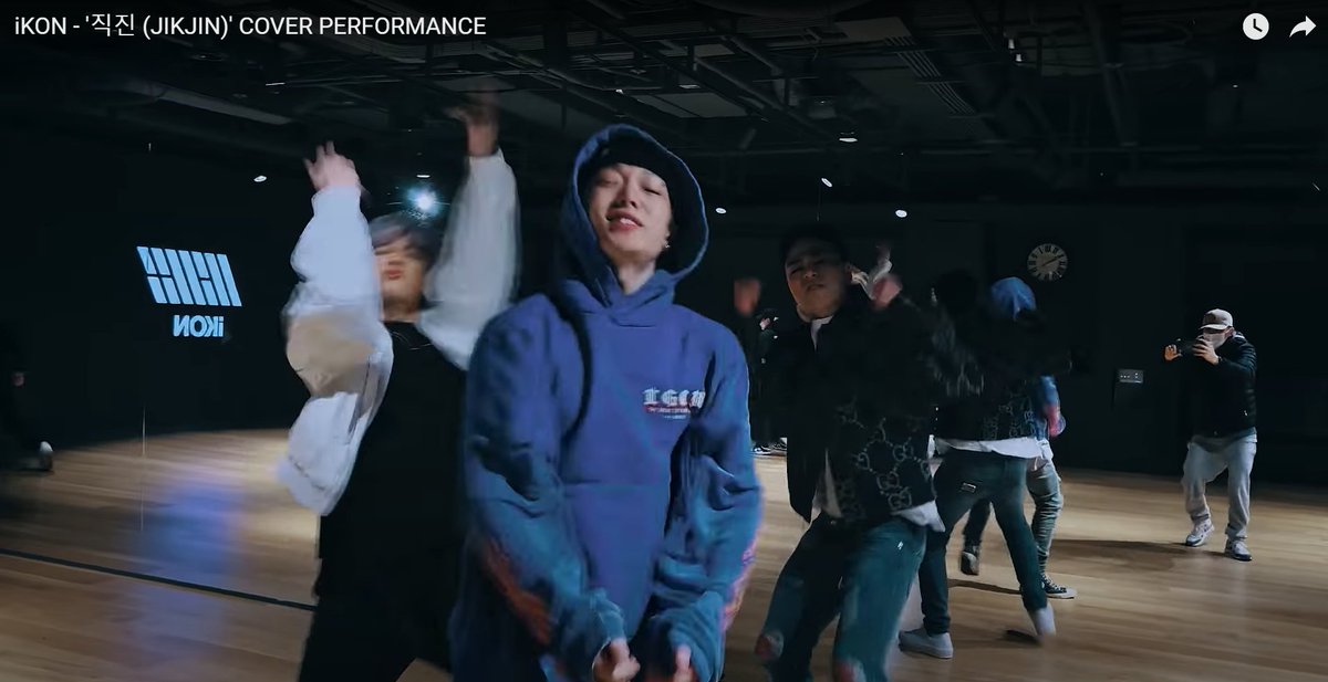ixxv_mmxv's tweet photo. you're all seriously pressed by a cover taken from a phone camera 😭

cameraman-nim you are so talented. and with no stabilizer?? god-level.... https://t.co/TVDnNCh05E