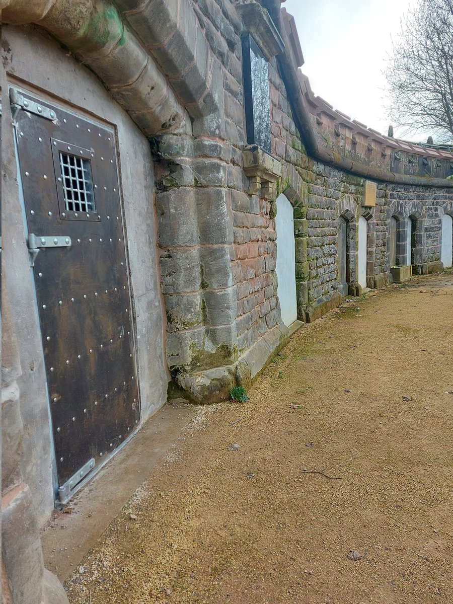 Our lottery funding has ended but its lovely to see the legacy of the project continuing with <a href="/BhamCityCouncil/">Bham City Council</a> funded works underway by <a href="/ConservationLtd/">Midland Conservation Ltd</a>. These catacomb doors are more secure and more keeping with the historic cemeteries. The ivy got its annual 'hair-cut' too!