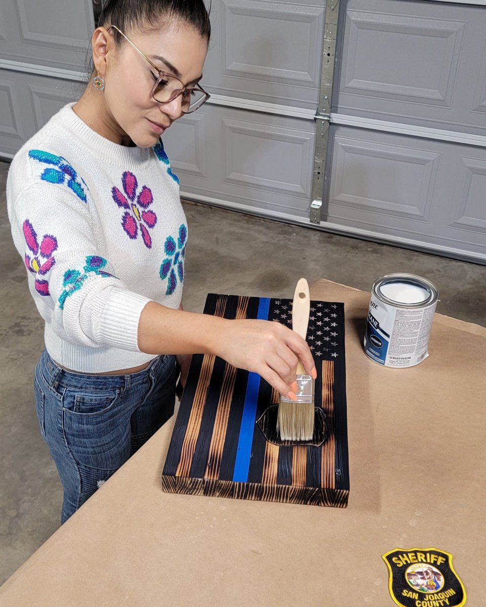 Ali MyattRoguez hard at work catching up with back orders. This is the last backorder flag and we're caught up lol. Love her work outfit.

#53woodworking #woodworking #ThinBlueLine #woodenflag #palletwood
