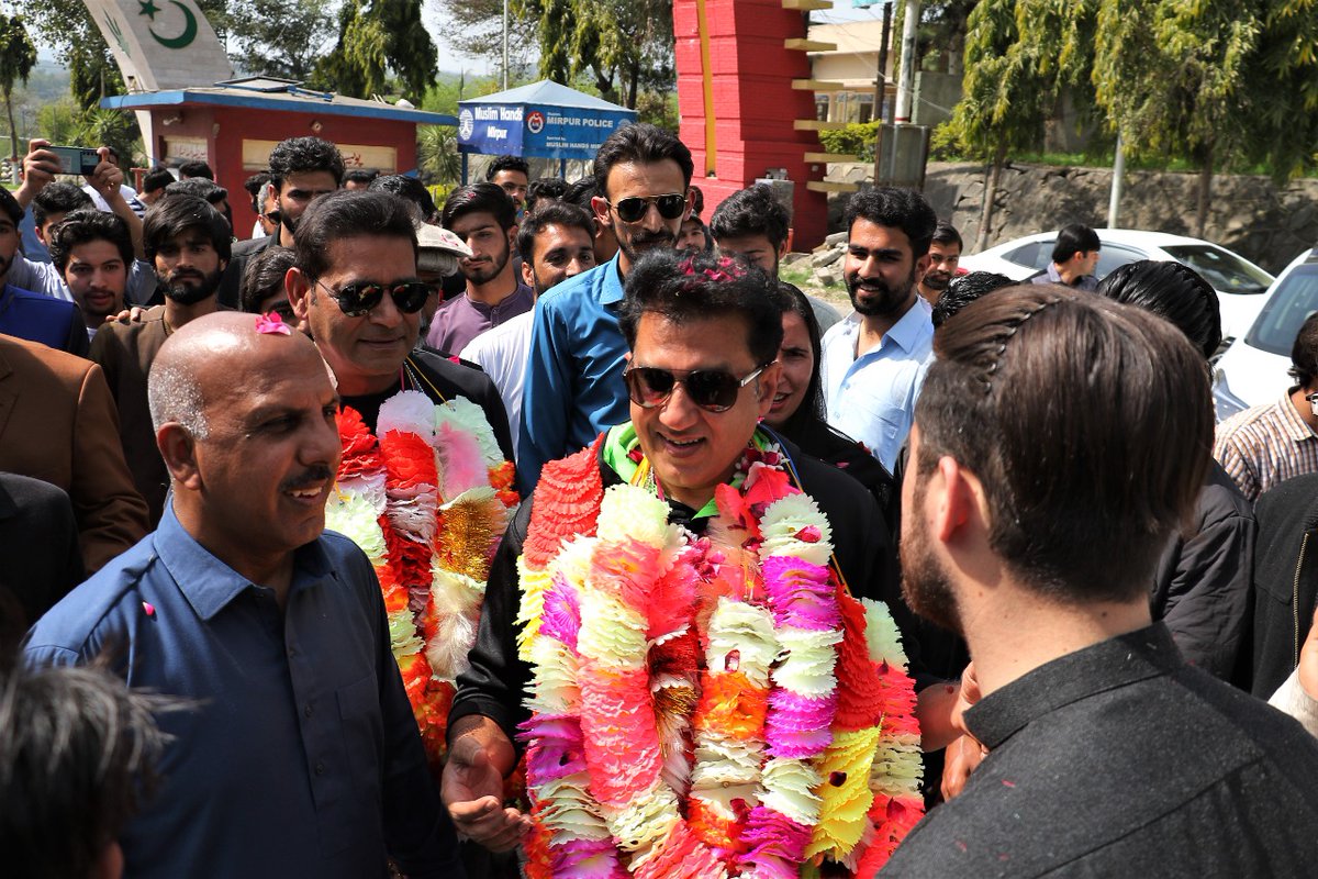 lahoreqalandars's tweet photo. 📸 of trophy visit to @ZamanKhanPak's city Chakswari Mirpur! 😍

#DamaDamMast #MainHoonQalandar #Dilse #TrophyTour #hblpsl7trophy #LQAmbassadorsofKORT https://t.co/vJE4lQkp3l