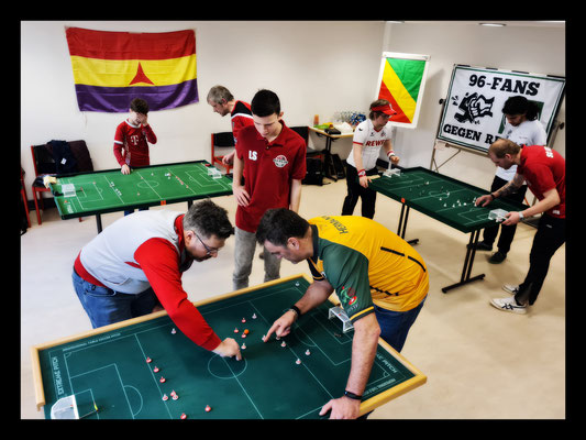 Sg94H's tweet photo. WASPA: Gottfried Wilhelm Leibniz Pokal
An einem schönen Subbuteo-Tag bekamen wir Besuch aus Berlin, Hamburg und Häuslingen. Neun Spieler (das erste Turnier für Linus) nahmen teil. Im Finale konnte Fred den australischen Nationalspieler Hermann Kruse mit 2:0 besiegen. https://t.co/JpZQt4wDxI
