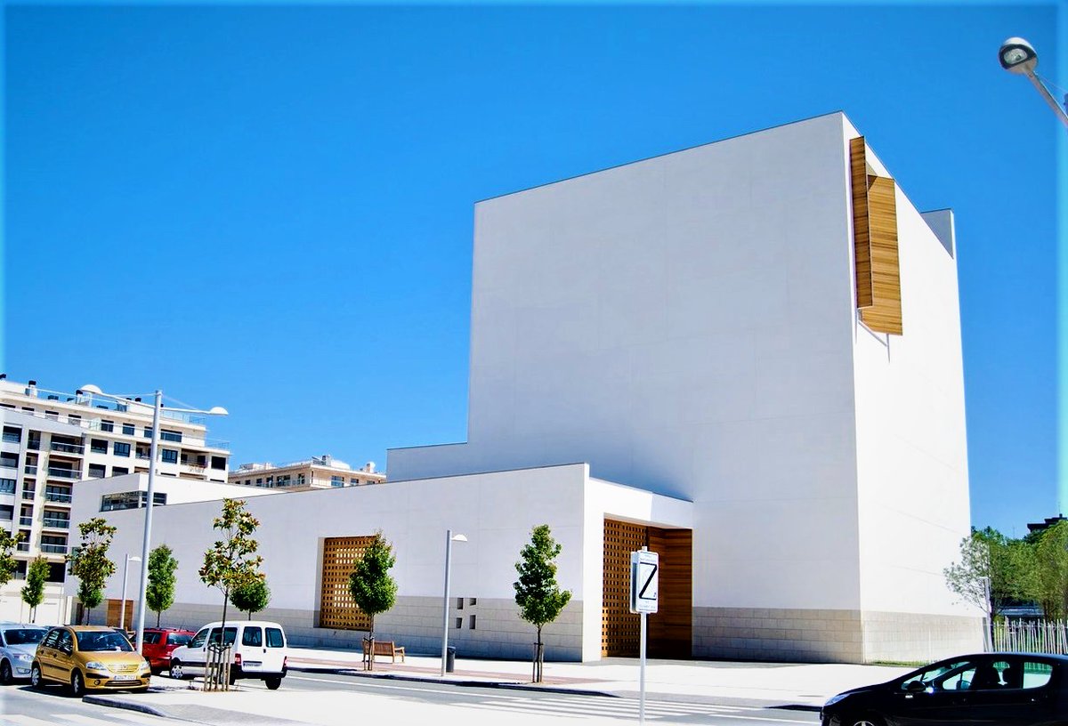 fraisku's tweet photo. #DomingosDeParroquia 
"...alguien que ama la arquitectura por venir, seguro que
comienza por amar la arquitectura del pasado."
#RafaelMoneo (1937).
Iglesia del Iesu-2011, San Sebastián, País Vasco.
fotógrafo Enrique Iriso https://t.co/mzHPsDUJRA