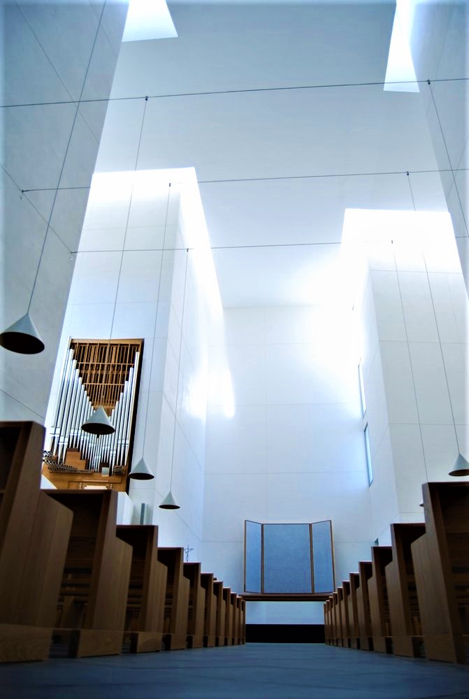 fraisku's tweet photo. #DomingosDeParroquia 
"...alguien que ama la arquitectura por venir, seguro que
comienza por amar la arquitectura del pasado."
#RafaelMoneo (1937).
Iglesia del Iesu-2011, San Sebastián, País Vasco.
fotógrafo Enrique Iriso https://t.co/mzHPsDUJRA