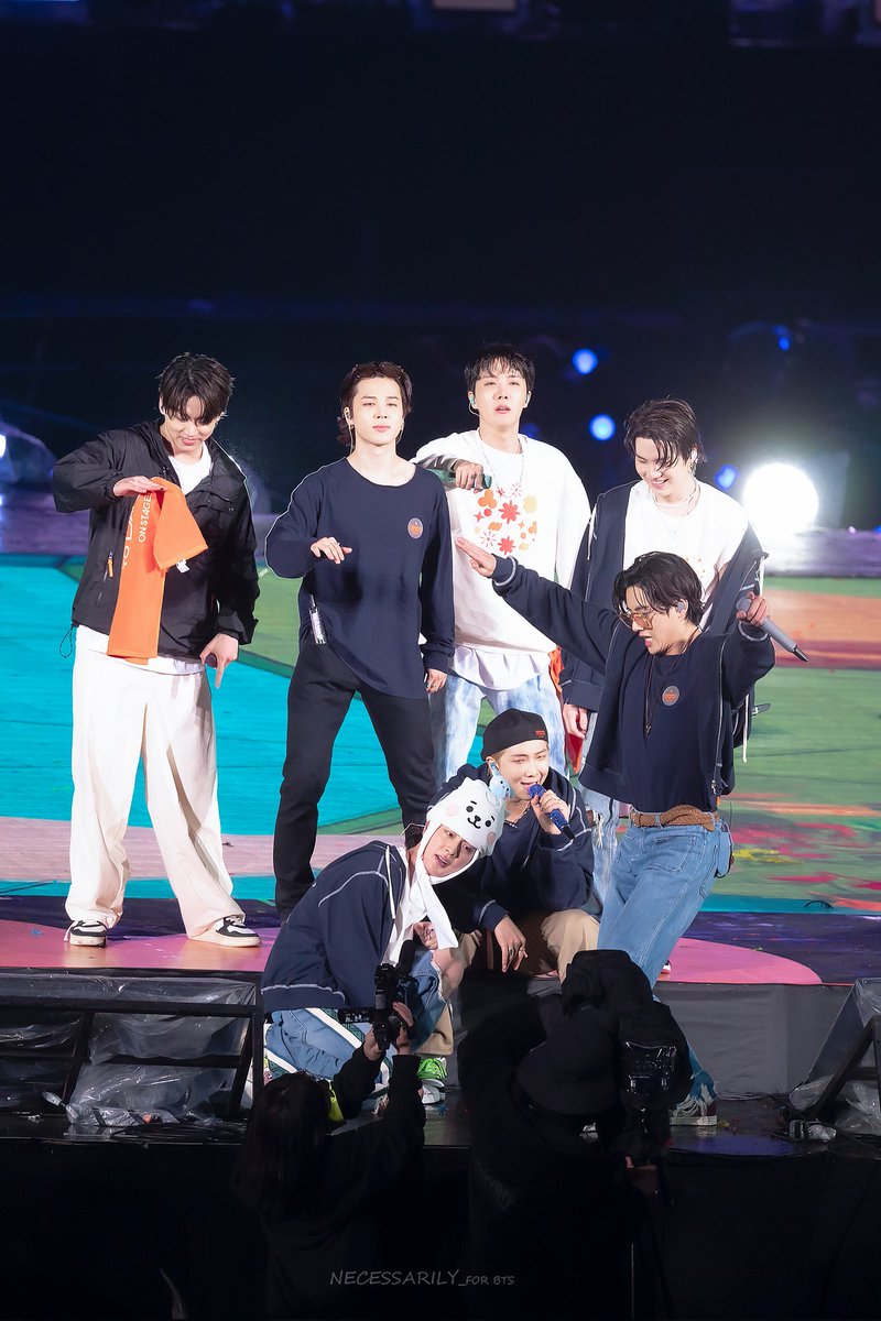 camtuvarmy's tweet photo. Thank you for the last 3 concerts thank you BTS for always doing your best with ARMY wish you all good health to prepare for the upcoming concert love you so much💜 @BTS_twt #BTS #PTD_ON_STAGE_SEOUL #BTSARMY #JUNGKOOK #BestFanArmy #iHeartAwards #방탄소년단 #PTDLIVEVIEWING https://t.co/0pu77HXn3L