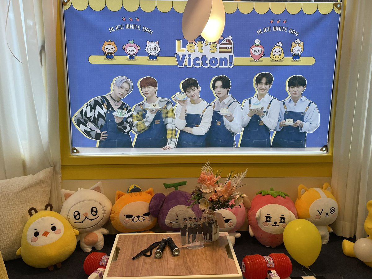 #렛츠빅톤_앨리스화이트데이

햅삐화이트데이 🍬 특별한 카페라 기억에 더 오래오래 남을 것 같아요 ㅎㅎ 감사합니다 !