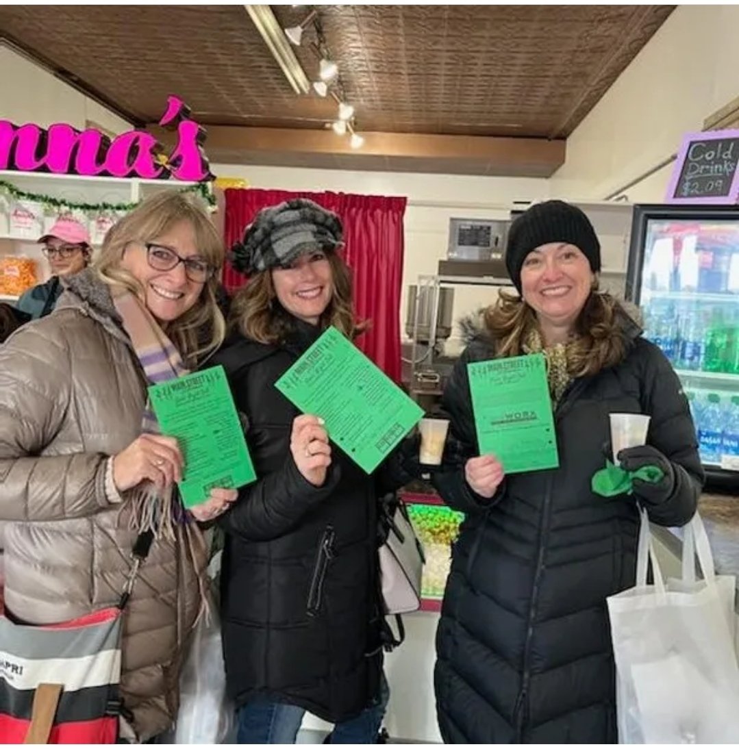 AnnasGourmetPop's tweet photo. 🍀 Thank you ladies for kicking off the 1st GNO with a 💥! It was fabulous to see so many of you on a ❄️ March evening! 🍀🍿🛍

#gno #march #shoplocal #shopsmall #savesmall #savelocal #popcorn #poppinawesome #annasgourmetpopcorn https://t.co/4esSONvHfE