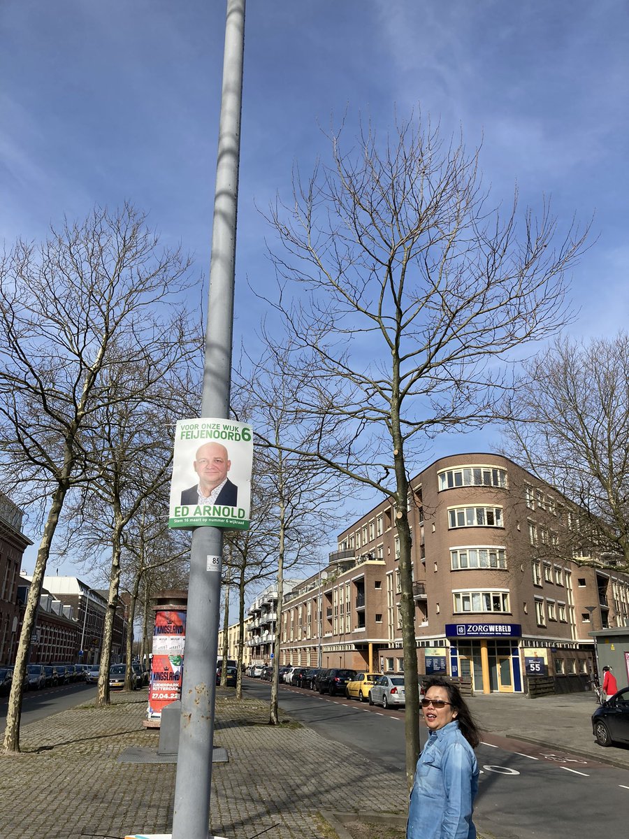 edarnold_1's tweet photo. Vandaag Geflyerd en gelijk mijn borden goed goed gehangen , wijkraad Feijenoord stem Ed Arnold plaats 6 https://t.co/7h1HKptQei