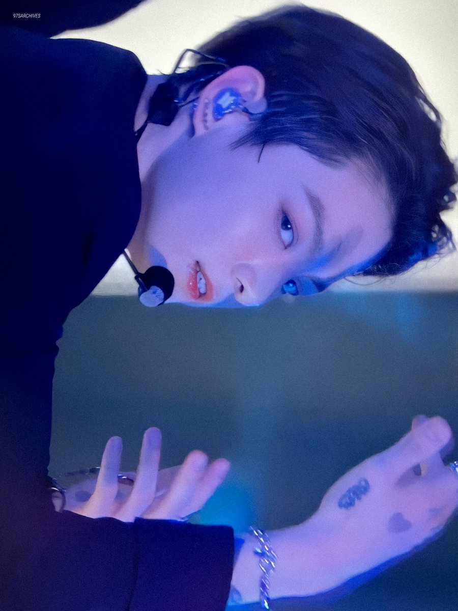 6youngforever13's tweet photo. 전정국이라는 명화..
첫콘                                   막콘 https://t.co/WcnpLAknyj