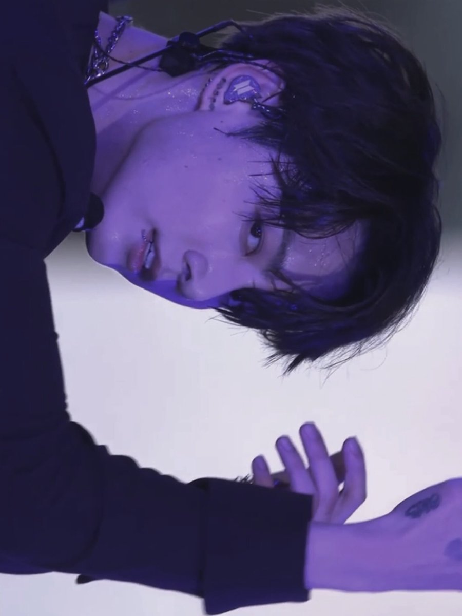 6youngforever13's tweet photo. 전정국이라는 명화..
첫콘                                   막콘 https://t.co/WcnpLAknyj