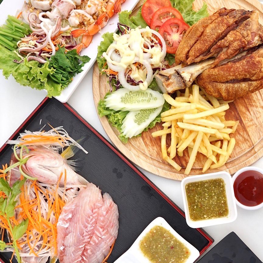 GoEatGoOut's tweet photo. คาเฟ่ตกหมึกพัทยา Tako Trip 
คนละ 400 บาท รวมเรือไป-กลับ น้ำจิ้มซีฟู้ดและเบ็ด‼️🎣
.
จึ้งมากแม่ บรรยากาศดี อาหารอร่อย สนุกไปกับการตกหมึก แนะนำไปรอบ 5 โมงเย็นกำลังดีเลย แพตกหมึกใหญ่มาก กว้างขวางอยู่ได้ถึง 5 ทุ่มกันเลย

#PATTAYA #fishing #fisher #ตกหมึก #Takotrip #seafood #goeatgout https://t.co/wihxqpdbTY