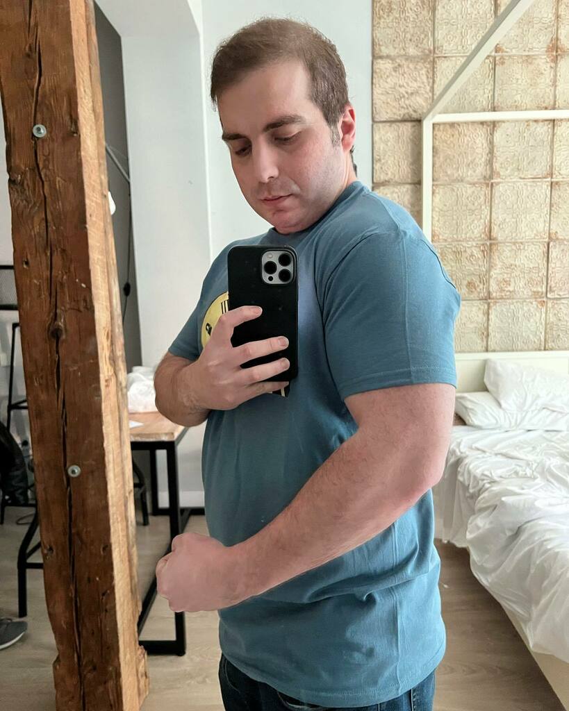 ripollforge's tweet photo. Estrenando la camiseta de la @rootedc0n, si le dices a mi yo de hace dos años que volvería a usar esta talla, no te cree. Ya de paso subirme el ego. ¿Tendré aprobada la entrada al #teambiceps? 🤔 https://t.co/2WocP34mPQ