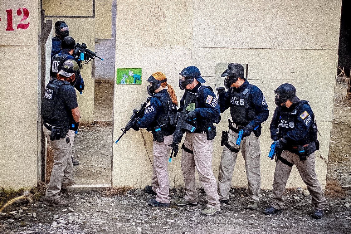 03bitch_yumyum's tweet photo. Training day with simunition at CZK🚨
#ATF
#ATFPOLICE
#ATF装備
#simunition
#LE装備 https://t.co/sEYGjWSM1E