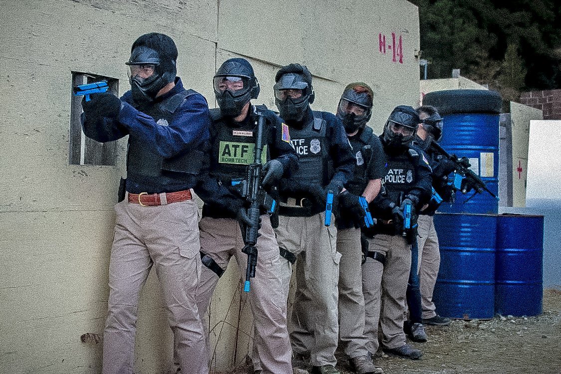 03bitch_yumyum's tweet photo. Training day with simunition at CZK🚨
#ATF
#ATFPOLICE
#ATF装備
#simunition
#LE装備 https://t.co/sEYGjWSM1E