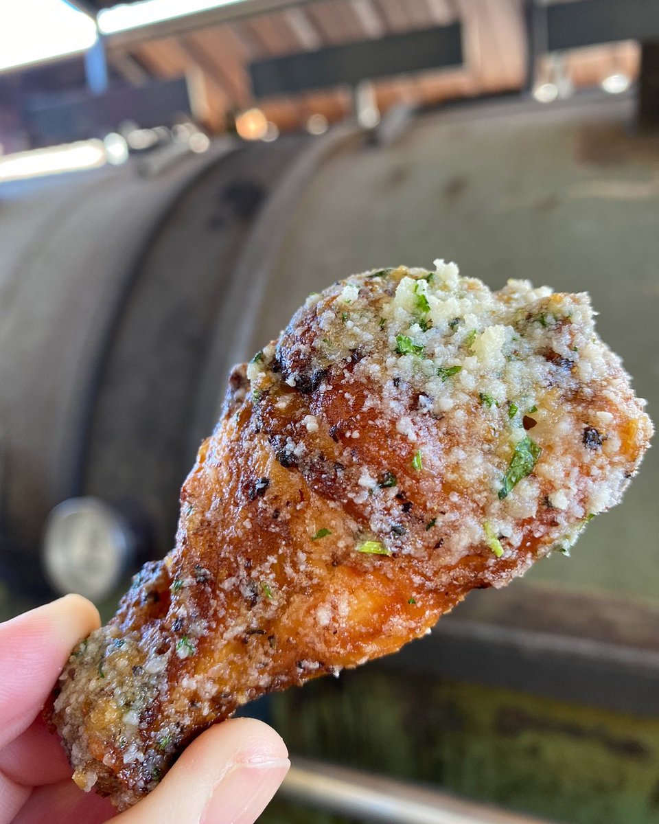 StilesSwitchBBQ's tweet photo. #Sunday we are flying in with a special GARLIC PARMESAN Oak Smoked Wing. Smoked & flash fried to finish. Sauced & tossed to order. Don’t skip em. Ready at 11am for ya!
#AustinTexas #CedarParkTX Glad to have ya! #TexasBBQ #CraftBBQ #BBQ #ATX #AustinEats #Austin360Eats #SXSW https://t.co/Y33OFfk7SV
