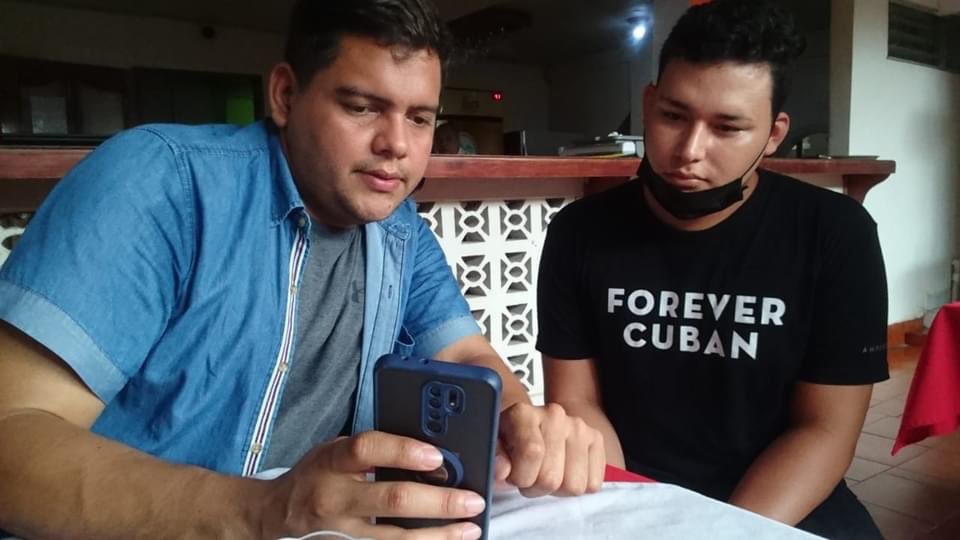 InturRACCS's tweet photo. Brindando asistencias técnicas a empresas del sector turístico de Bluefields.
Fortaleciendo las capacidades en gestión de manejo de herramientas para redes sociales. 📱💻💡
#RestauranteSalmar
#RestaurantePentHouse
#VisitBluefields https://t.co/3LgdDlvrZi