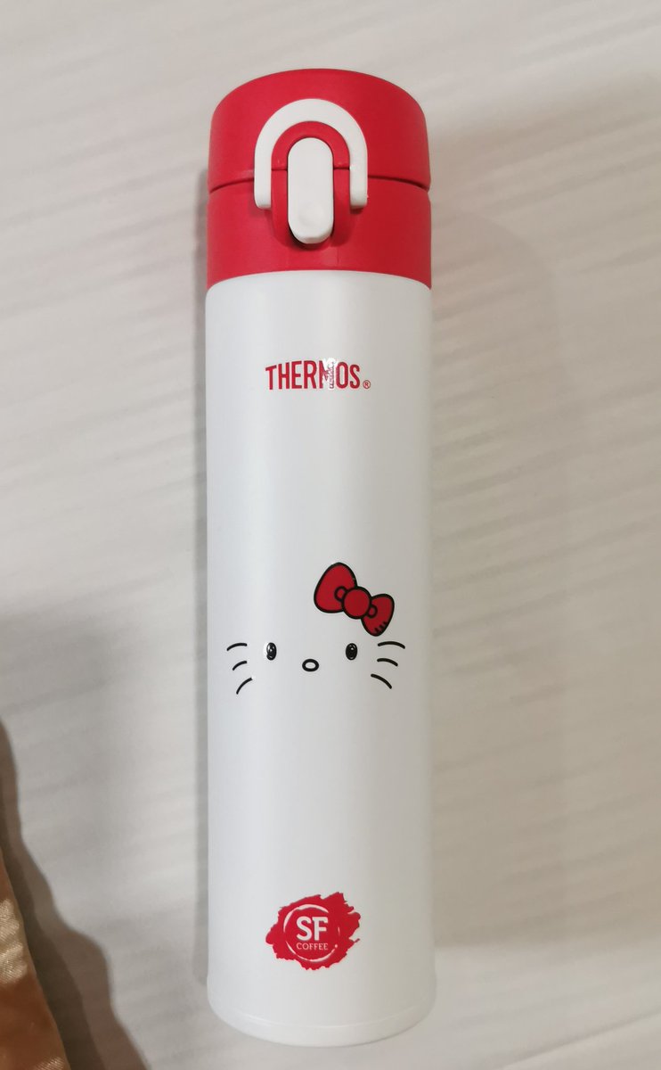 yunchin91's tweet photo. 幸福来到太突然😄😍🙈 Saw this while I walked pass SF month ago, decided not to buy cause I still have a thermos. Who knows few days later, secret Santa decided to send this to my doorstep. Bagai orang mengantuk disorongkan bantal. https://t.co/OctHNIaP8X
