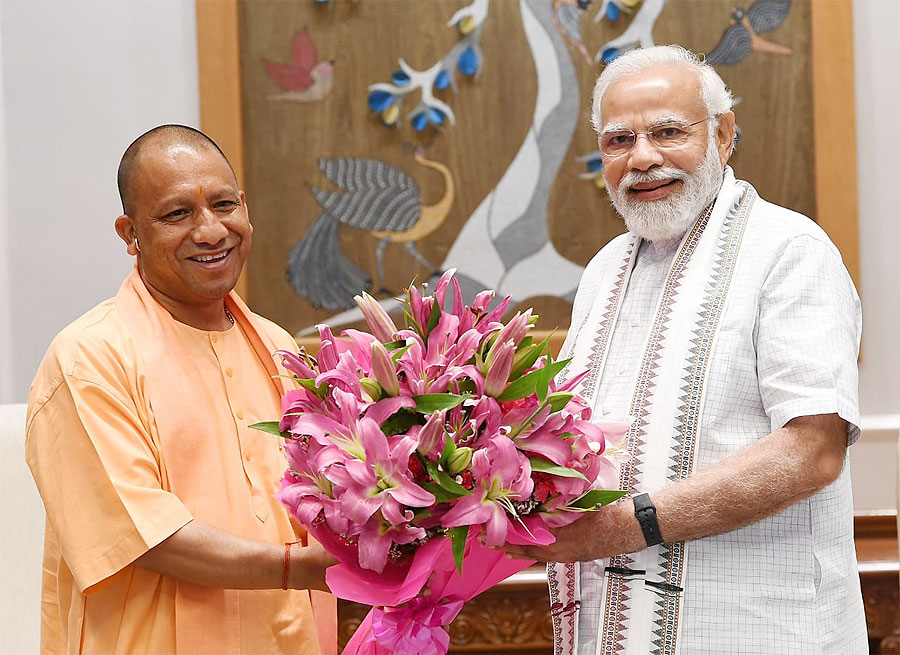 विश्व के सर्वाधिक लोकप्रिय राजनेता, 'आत्मनिर्भर भारत' के शिल्पकार, 'एक भारत-श्रेष्ठ भारत' के स्वप्नदृष्टा आदरणीय प्रधानमंत्री जी से आज नई दिल्ली में स्नेहिल भेंट हुई।

अपनी व्यस्ततम दिनचर्या से समय प्रदान करने व आत्मीय मार्गदर्शन करने हेतु प्रधानमंत्री जी का हृदयतल से आभार!