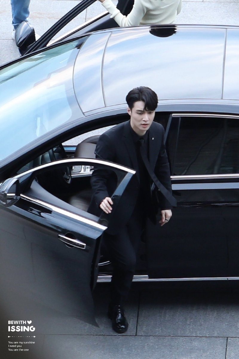 kokokbop's tweet photo. Ning Shu in his all-black fit 🖤🤩
@layzhang https://t.co/Gj0Vu7Afht
