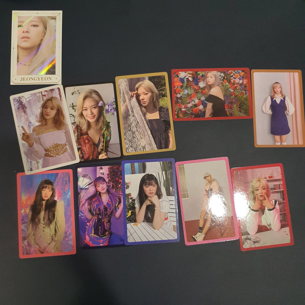 ddalghwi's tweet photo. HELP RT WTS TWICE PHOTOCARD PC

album photocard: 35k each
fol unit photocard: 25k
more and more unit photocard: 36k
more and more holo pob: 15k
member pobs: 10k each

📍Jakarta, bisa co lewat 🍊 https://t.co/8DlwwNGdTU