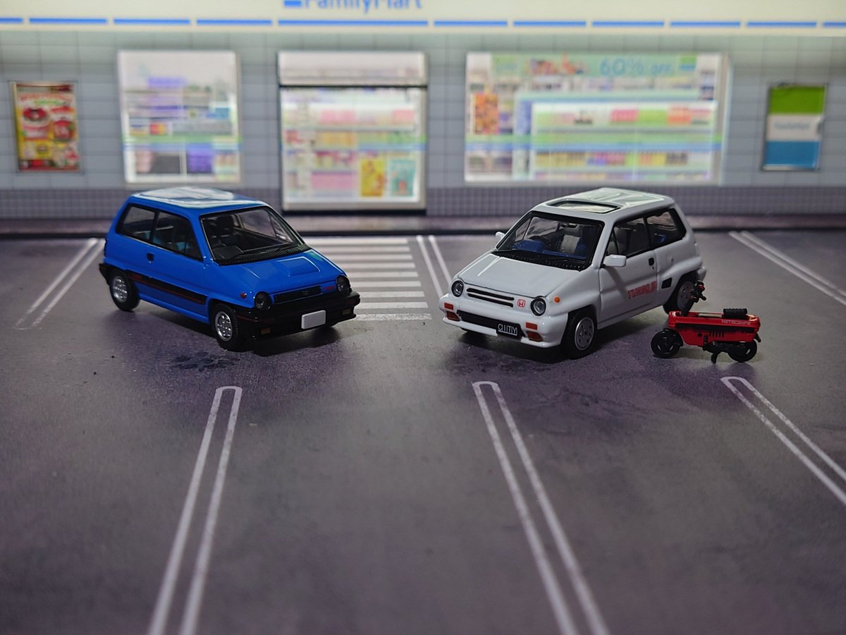800racing's tweet photo. トミカリミテッドヴィンテージのシティターボと一緒に撮影 #トミカリミテッドヴィンテージ #innomodel https://t.co/CtlrrlSRjl