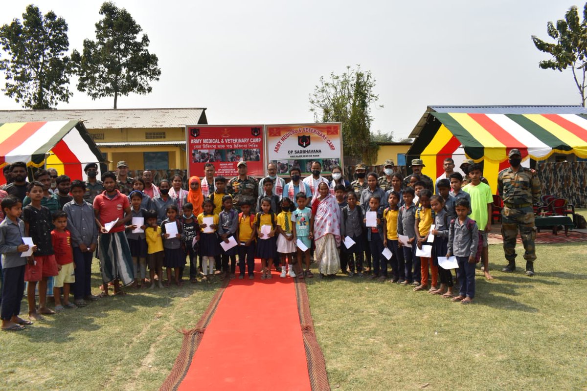 GajrajCorps_IA's tweet photo. #GajrajCorps
#OpSADBHAVANA, a Unit of #RedHornsDivision organised a Medical &amp; Veterinary  Camp at Ganda Pukhuri village, Darrang District #Assam. Doctors from Army &amp; Civil administration provided medical succour &amp; organised educative sessions.
@adgpi
@easterncomd 
@mygovassam https://t.co/VfxMPOwoGT