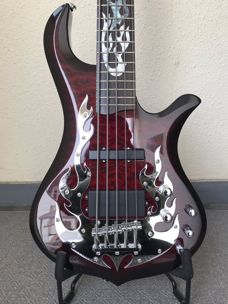 SDMF_Inc's tweet photo. っつーこって、
TRABEN Phoenix 5 Blood Red
のリアPUだけを
bartolini DL5CBC
に交換しましたよっと。
同じカヴァード、
サイズを考えたらコレしか選択肢無かったw
でもサウンドは最高よ❗️✨
@BartoliniPUPS #bartolini
#DL5CBC #TRABEN #Phoenix5
#ベース #バルトリーニ #PU https://t.co/2e0MMVvcTZ