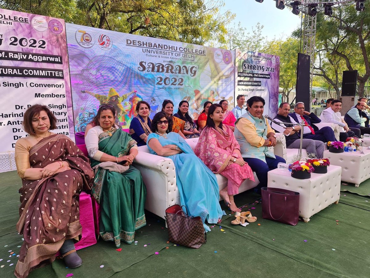 apsinghvisen's tweet image. Annual #cultural Festival SABRANG #2022NewYear was organized after 2 years at @DeshbandhuColl1 

First #DU fest after 2 years, Huge #Celebrations &amp;amp; show of #cultural performances by students. 

@UnivofDelhi @ankitasingh882 
@PoetRaghuvanshi #delhiuniversity